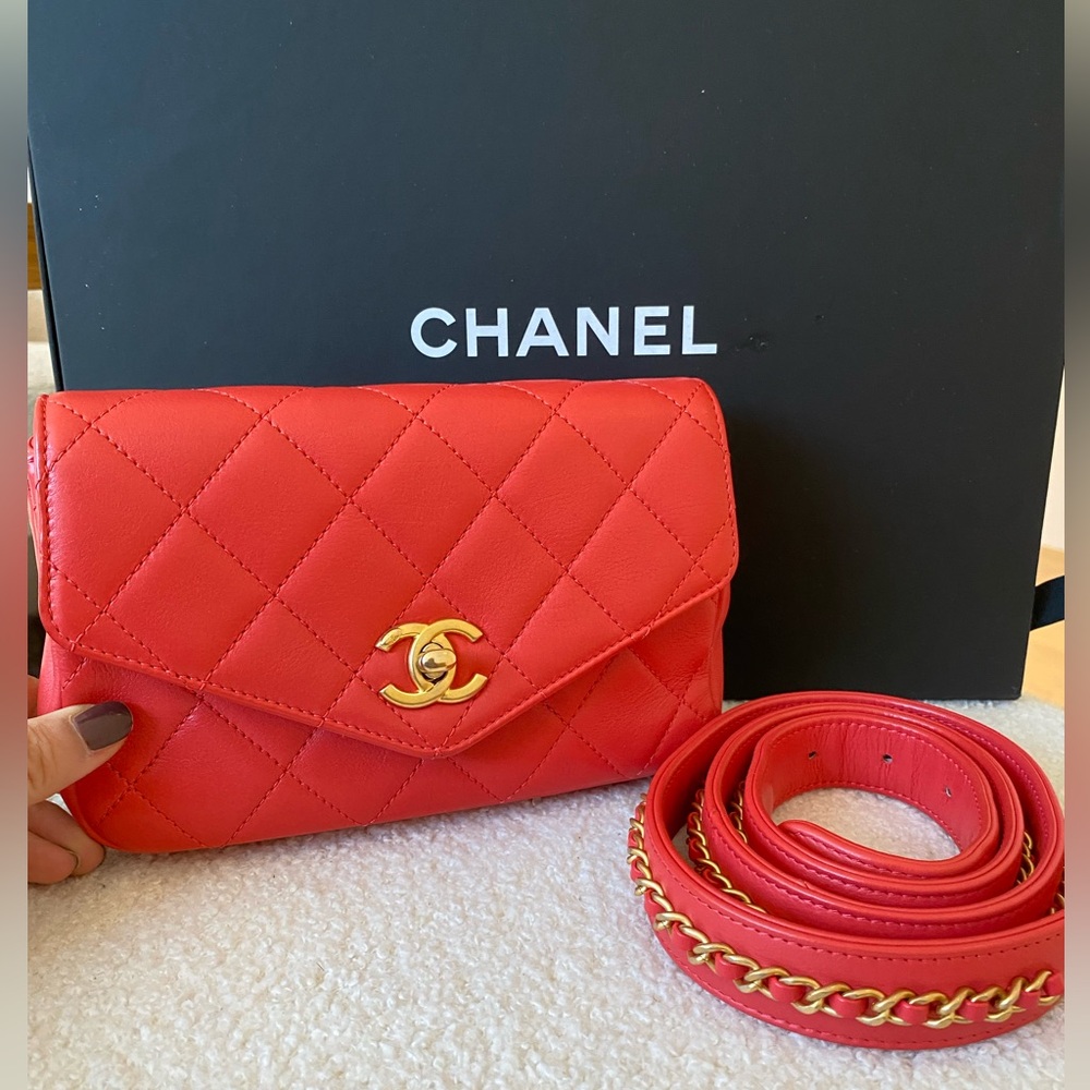 CHANEL Leather Quilted Waistbag 19S